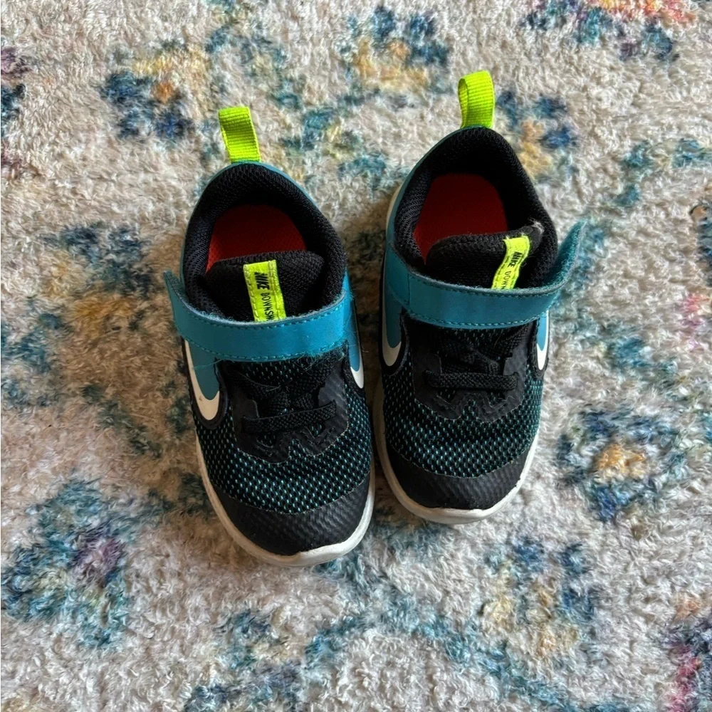 Nike Toddler Shoes Size 6C - Picture 2 of 4